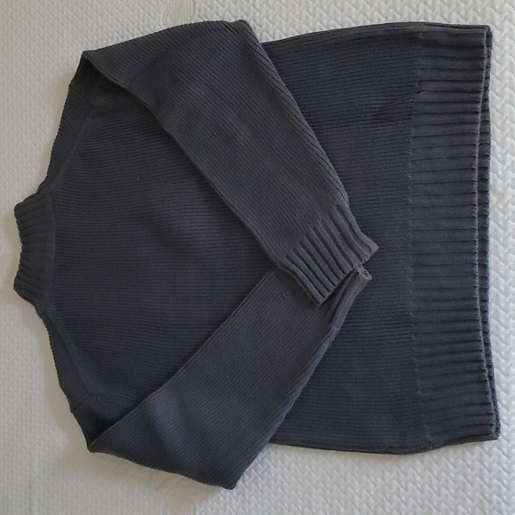 Men's Sweater - Picture 2 of 6